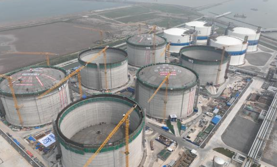 中国完成世界三大液化天然气储罐的屋顶